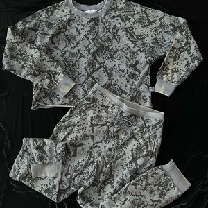 Joy lab sweat set. Distressed gray and black color. Size XS/S.